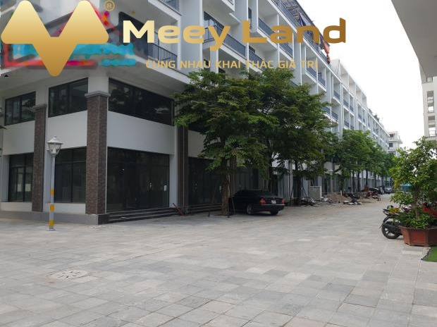 Diện tích khoảng 120 m2 bán nhà trong Hòa Lạc, Quảng Ninh liên hệ trực tiếp để được tư vấn