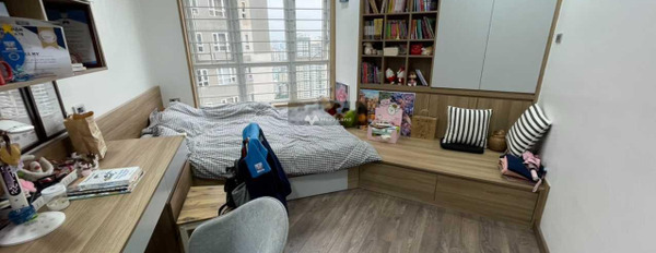Căn này gồm 2 phòng ngủ, cho thuê căn hộ vị trí trung tâm Hoàng Minh Giám, Trung Hòa, 2 WC tiện ích đầy đủ-02