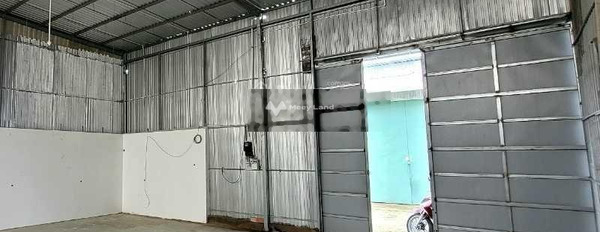 Vị trí thuận lợi ngay Phước Kiển, Nhà Bè cho thuê kho bãi 120m2 thuê ngay với giá thị trường chỉ 10 triệu/tháng vui lòng liên hệ để xem trực tiếp-03