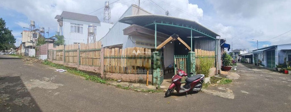 Nhà có 2 PN cho thuê nhà ở với diện tích là 140m2 thuê ngay với giá cực sốc 6 triệu/tháng vị trí tốt ở Bảo Lộc, Lâm Đồng, hướng Đông Nam-03