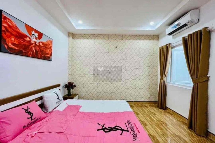 Cho thuê nhà ngay ở Hà Huy Giáp, Thạnh Lộc, giá thuê cực êm 9 triệu/tháng diện tích quy ước 200m2, hướng Tây Nam, nhà có 4 PN-01