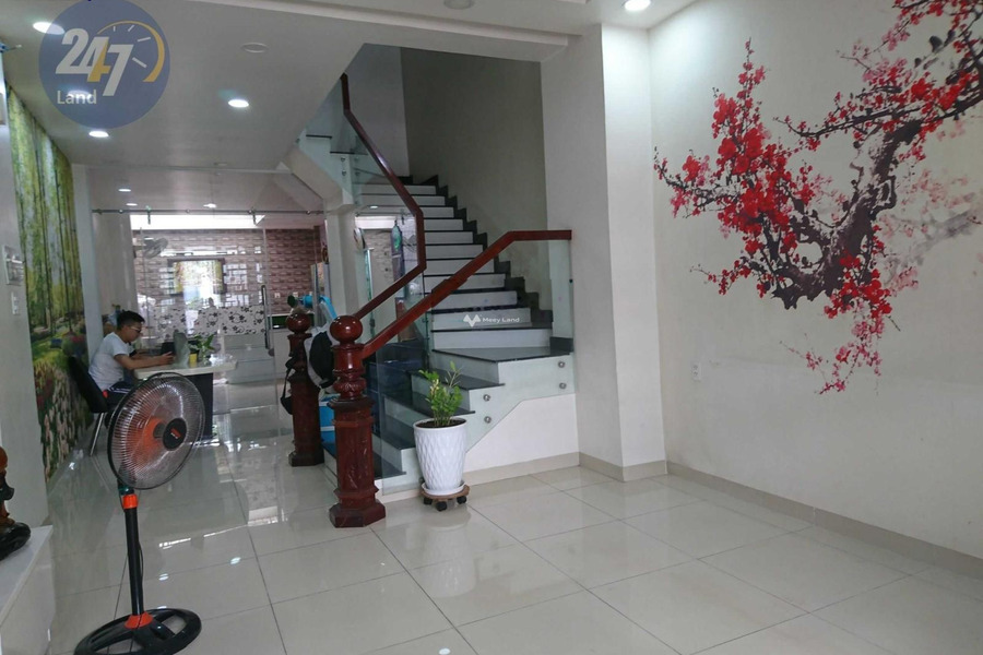 Vị trí đẹp An Phú, Hồ Chí Minh cho thuê nhà thuê ngay với giá rẻ bất ngờ chỉ 30 triệu/tháng, trong nhà tổng quan gồm 4 PN, 5 WC-01