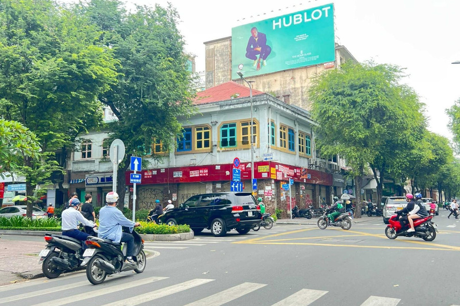 Diện tích chung 320m2, cho thuê nhà ở vị trí mặt tiền ở Quận 1, Hồ Chí Minh, hướng Tây - Nam giá hợp lý-01