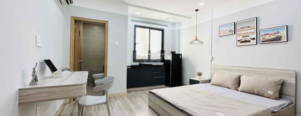 Trong căn hộ nhìn chung bao gồm 1 PN, cho thuê căn hộ vị trí đặt tọa lạc ngay Lý Thường Kiệt, Tân Bình, 1 WC hẻm rộng-02