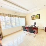 Cho thuê nhà, giá mua ngay 50 triệu/tháng có dt thực 180m2 vị trí đẹp nằm ở Thanh Xuân, Hà Nội-02