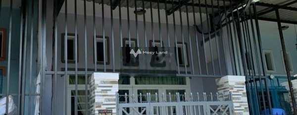 Bán nhà có diện tích chung là 150m2 vị trí thuận lợi tại Trần Phú, Đồng Phú bán ngay với giá công khai 325 triệu nhìn chung có tổng 3 phòng ngủ, 2 WC-02