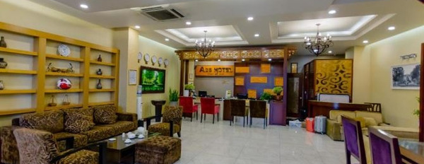 Vào ở ngay giá quy định chỉ 38 triệu/tháng cho thuê Khách sạn có một dt sàn 100 m2 vị trí mặt tiền tọa lạc tại Bình Hưng, Hồ Chí Minh, bao gồm có 13 p...-02