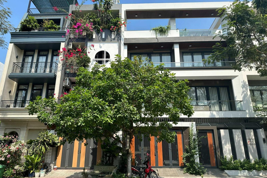 Với diện tích tiêu chuẩn 126m2, bán biệt thự vị trí tiện lợi ngay tại Quận 7, Hồ Chí Minh, trong căn nhà này có 5 phòng ngủ, 5 WC thuận tiện đi lại-01