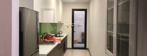 Trong căn hộ gồm có 3 phòng ngủ, cho thuê căn hộ vị trí đặt gần Đường Hoàng Quốc Việt, Phường Xuân La, 2 WC có chỗ để xe-02