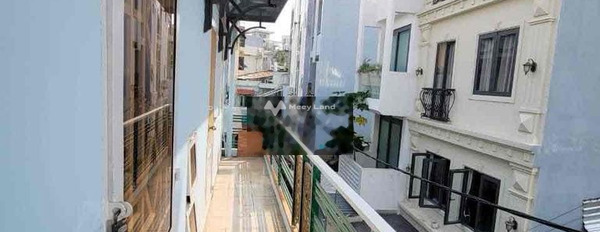 Cho thuê nhà có một diện tích 32m2 vị trí đặt ở trong Phường 8, Hồ Chí Minh thuê ngay với giá khoảng từ 15 triệu/tháng, căn này gồm có 3 PN, 2 WC-03