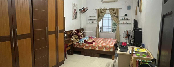 Có diện tích chung là 70m2 bán nhà vị trí đẹp tại Nha Trang, Khánh Hòa hướng Tây tổng quan ở trong nhà gồm 4 phòng ngủ 6 WC cảm ơn đã xem tin.-02