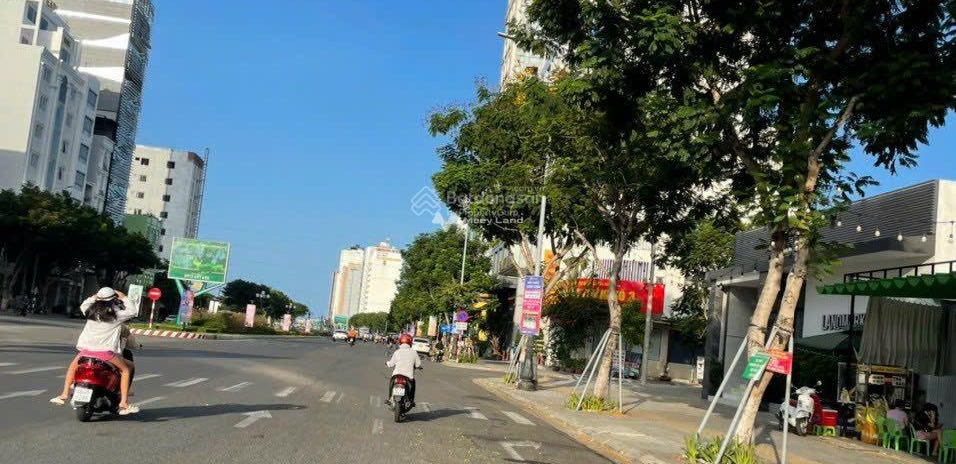Vị trí mặt tiền nằm trên Võ Văn Kiệt, Đà Nẵng cho thuê nhà giá thuê cạnh tranh 40 triệu/tháng, nhìn chung gồm 2 PN, 2 WC