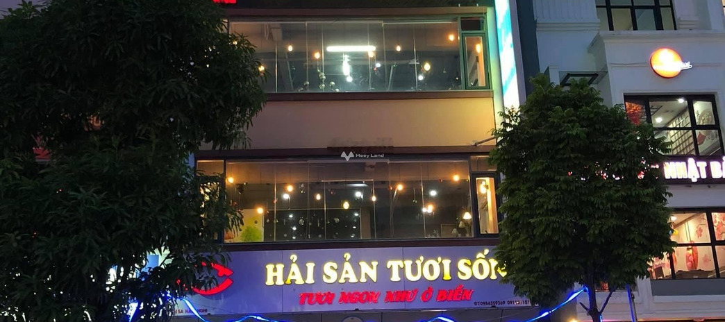 Cho thuê nhà, giá thuê cực tốt từ 30 triệu/tháng diện tích tầm trung 40m2 mặt tiền tọa lạc ngay tại Nguyễn Phong Sắc, Hà Nội