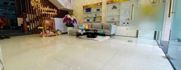 Cho thuê nhà vị trí nằm ở Đinh Tiên Hoàng, Quận 1, giá thuê bất ngờ 60 triệu/tháng diện tích rộng 400m2, trong nhà 5 phòng ngủ-02