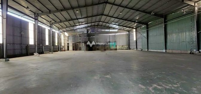 Tọa lạc gần Gò Cát, Phú Hữu cho thuê kho bãi 1215m2 thuê ngay với giá tốt 50 triệu/tháng vị trí đắc địa