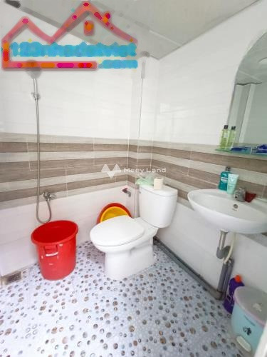 Bán nhà có diện tích gồm 42m2 vị trí nằm trên Quận 6, Hồ Chí Minh bán ngay với giá cực sốc từ 3.3 tỷ trong nhà gồm có 2 phòng ngủ với lộ nhựa 4 m-01