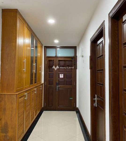 Trong căn hộ tổng quan có 2 PN, cho thuê căn hộ vị trí đặt ngay trên Đường D1, Hồ Chí Minh, 2 WC thuận tiện đi lại-01