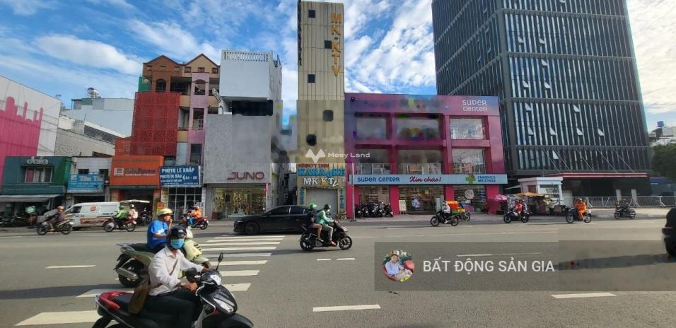 Bán nhà ở có diện tích chung là 100m2 bán ngay với giá rẻ từ 21 tỷ ngay Phan Đăng Lưu, Hồ Chí Minh