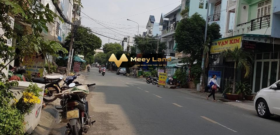 Kém duyên làm ăn bán nhà diện tích gồm 125m2 giá khởi điểm chỉ 15 tỷ vị trí mặt tiền gần Quận Tân Phú, Hồ Chí Minh căn nhà bao gồm có 5 PN 6 WC ở lâu ...