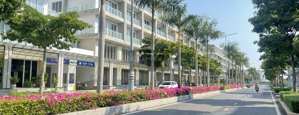 Tổng 4 phòng ngủ cho thuê nhà ở với diện tích chuẩn 400m2 giá thuê khoảng 100 triệu/tháng vị trí đặt ở trung tâm Thủ Đức, Hồ Chí Minh-03
