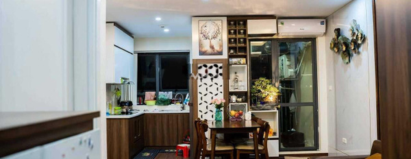 Tổng quan ở trong căn hộ gồm 3 PN, bán chung cư vị trí tại Phú Lãm, Hà Đông, trong căn hộ bao gồm có 3 phòng ngủ, 2 WC nhà bao mới-03