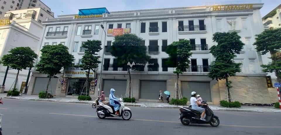 Bán hộ căn nhà vị trí thuận lợi ngay Thanh Xuân, Hà Nội bán ngay với giá khởi điểm từ 54 tỷ có diện tích chính 100m2 khách có thiện chí liên hệ ngay.