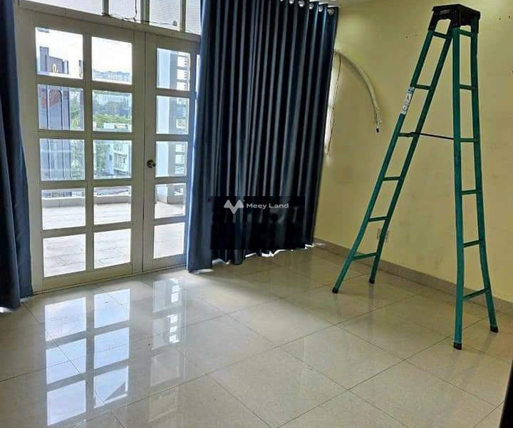 Diện tích quy đổi 100m2, cho thuê nhà ở vị trí thuận lợi tọa lạc tại Đường D1, Hồ Chí Minh, nhà này gồm có 8 phòng ngủ, 6 WC lh xem trực tiếp-01