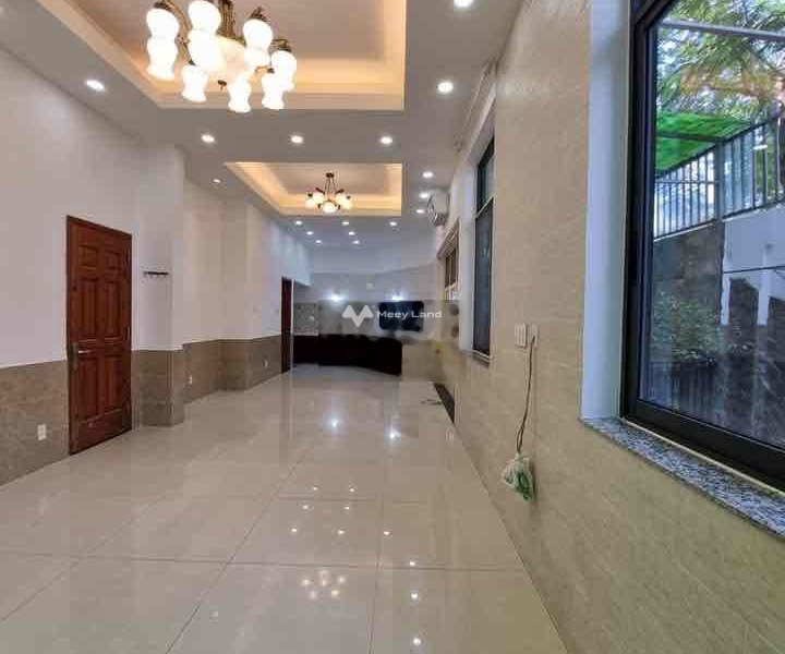 Vị trí thuận lợi nằm ở Đường 1, Tân Hưng cho thuê nhà thuê ngay với giá đề cử từ 50 triệu/tháng, căn này có 6 phòng ngủ, 5 WC-01