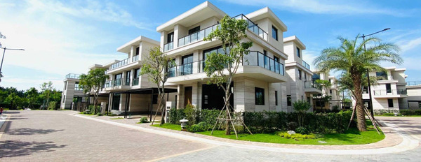 Giá bán cực rẻ 20 tỷ bán biệt thự có diện tích gồm 239m2 vị trí đặt nằm ngay Nguyễn Văn Linh, Bình Hưng, hướng Đông, tổng quan nhà này có 4 PN, 4 WC-03