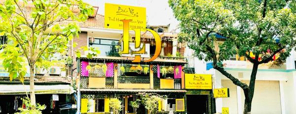 Cho thuê nhà, thuê ngay với giá tốt nhất chỉ 145 triệu/tháng diện tích vừa phải 240m2 gần Nguyễn Đình Chiểu, Hồ Chí Minh-03