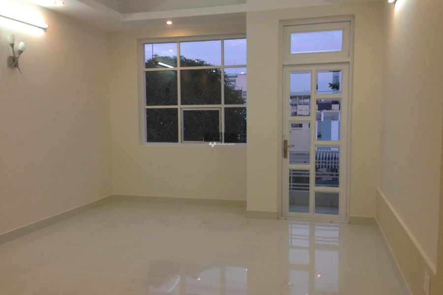 Tổng diện tích là 250m2, cho thuê nhà ở vị trí tiện lợi Tân Bình, Hồ Chí Minh, nhà này có tổng 4 phòng ngủ, 2 WC khu vực dân cư-01