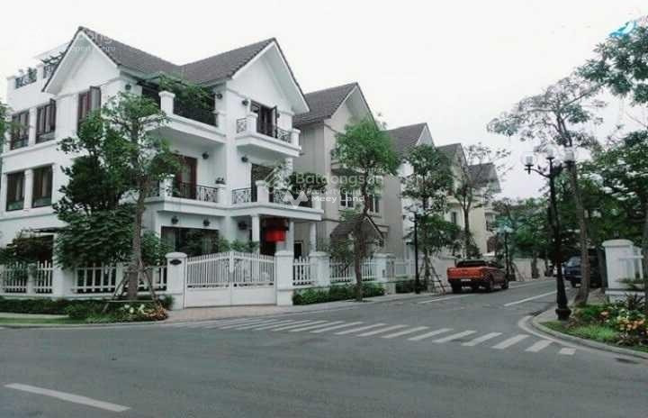Diện tích tầm trung 230m2, bán biệt thự vị trí đẹp ngay ở Nam Từ Liêm, Hà Nội, nhà nhìn chung có 4 PN, 4 WC giá siêu rẻ