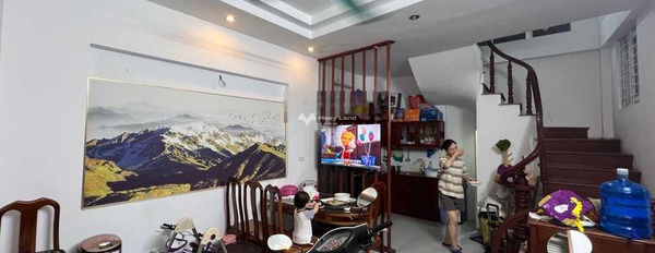 Nằm ở Thạch Bàn, Long Biên, bán nhà, giá bán cực tốt 3.7 tỷ có diện tích chung là 30m2, tổng quan nhà gồm có 3 PN hãy nhấc máy gọi ngay-02