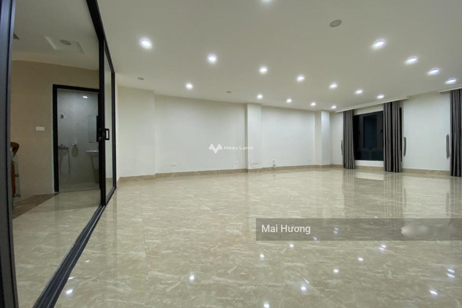 Cho thuê nhà có diện tích tổng 105m2 vị trí hấp dẫn Cát Linh, Hà Nội giá thuê phải chăng từ 115 triệu/tháng-01