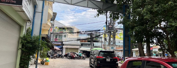 Tổng quan bên trong ngôi nhà 4 phòng ngủ bán nhà bán ngay với giá thương lượng 8.5 tỷ diện tích chuẩn 1105m2 vị trí đẹp ngay ở Phước Tân, Nha Trang-03