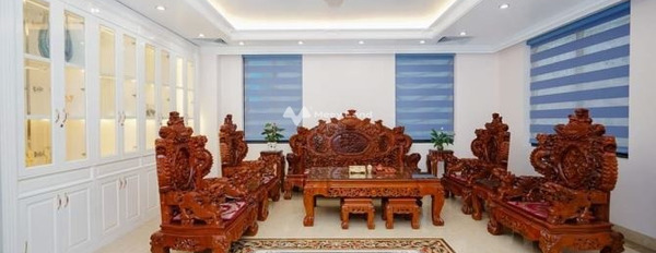 Với diện tích thực 260m2, bán biệt thự vị trí đặt ở trong Thành Thái, Cầu Giấy, tổng quan nhà có tất cả 4 PN, ngõ có độ rộng 20 m giao thông thuận lợi-02