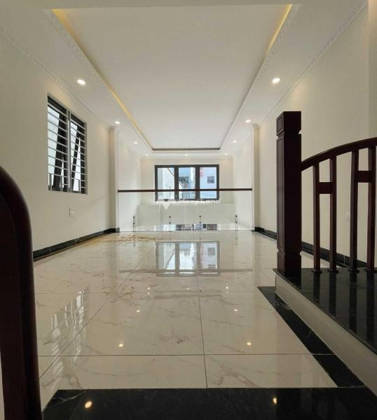 Nhà gồm 4 phòng ngủ bán nhà bán ngay với giá đàm phán chỉ 5 tỷ diện tích gồm 45m2 vị trí mặt tiền gần Long Biên, Hà Nội-01