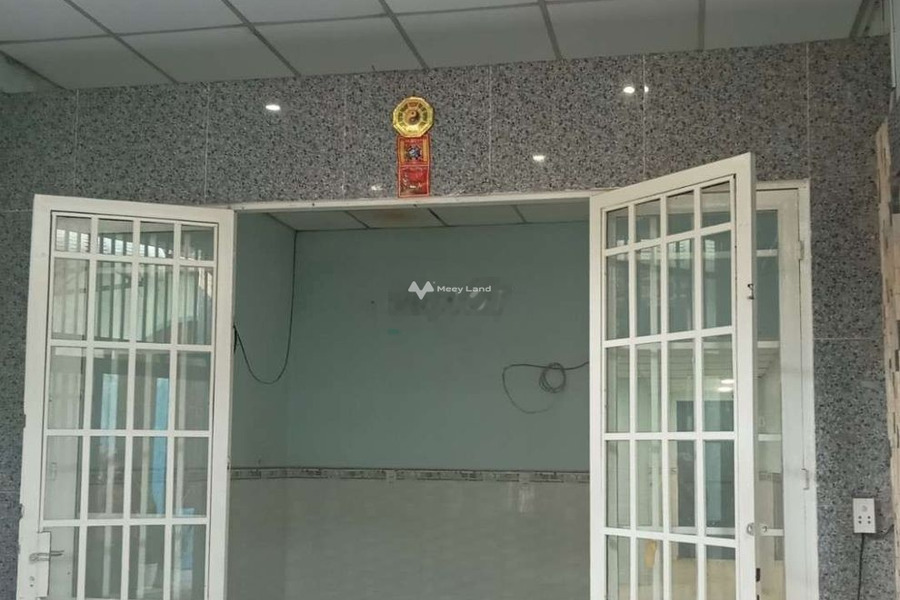 Tọa lạc ngay tại Linh Xuân, Thủ Đức cho thuê nhà thuê ngay với giá siêu ưu đãi 5 triệu/tháng, trong căn này bao gồm 2 PN, 2 WC-01