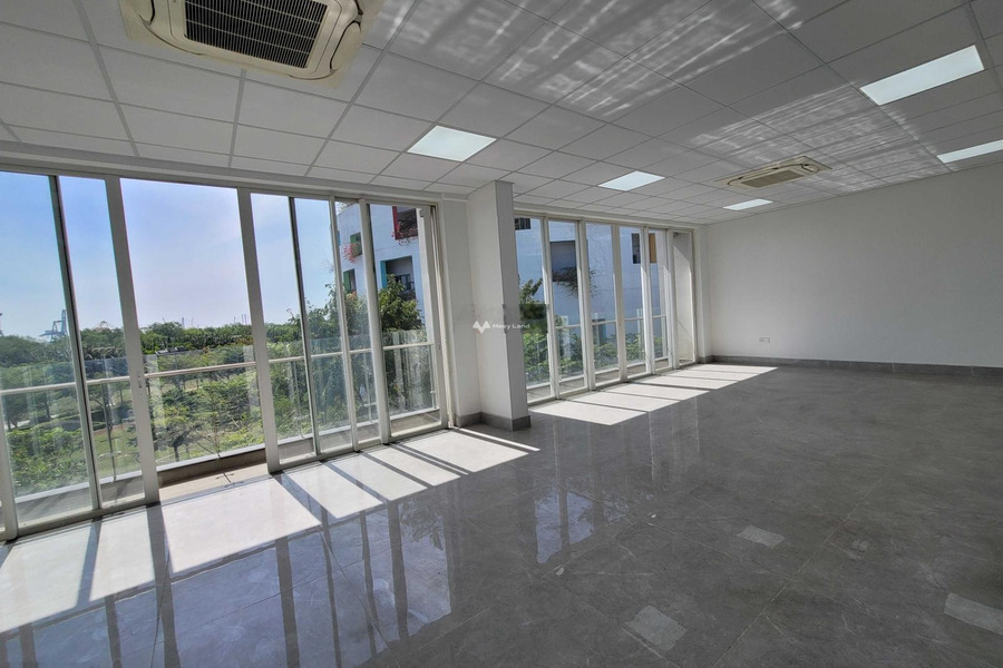 Nhà 12 phòng ngủ, cho thuê nhà, giá thuê bất ngờ chỉ 300 triệu/tháng Diện tích nền 340.8m2 vị trí đặt tọa lạc tại Nguyễn Cơ Thạch, Quận 2-01