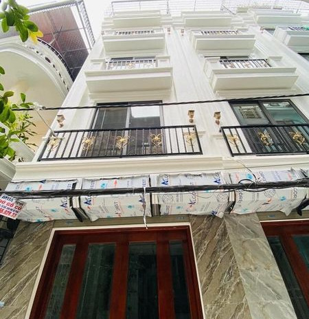 Bán nhà phố Nguyễn Chính 5 tầng, ô tô qua nhà quay đầu, nhà đẹp, mới koong, nội thất