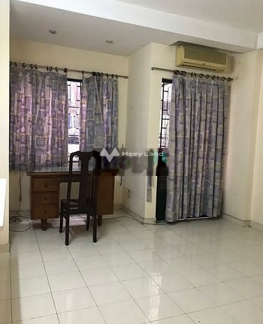 Cho thuê nhà ở Cô Giang, Quận 1, giá thuê đàm phán chỉ 26 triệu/tháng diện tích chung 180m2, nhà này có 3 PN