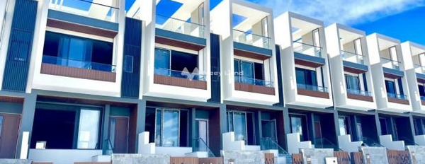 Bán nhà tọa lạc trên Phan Thiết, Bình Thuận giá bán đặc biệt chỉ 7 tỷ có diện tích chung 100m2, hướng Đông Nam tổng quan nhà gồm 3 phòng ngủ-03