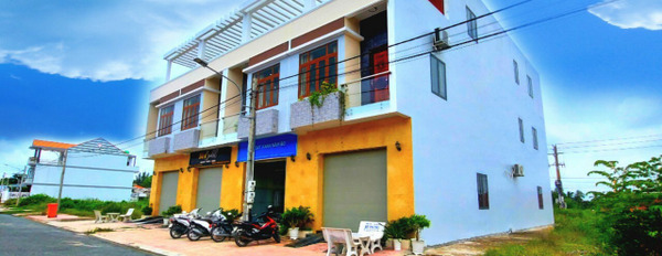 Bán căn nhà 1 trệt 2 lầu đối diện trung tâm thương mại huyện Thạnh Phú-02