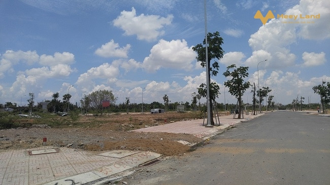 Bán lô đất ngay mặt tiền đường rộng 28m gần trung tâm hành chính huyện Đồng Phú, dân cư đông đúc