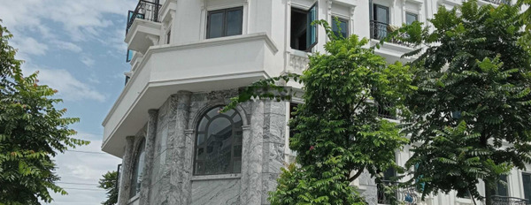 Nhà tổng quan có 4 PN bán nhà bán ngay với giá ngạc nhiên chỉ 8.2 tỷ có diện tích rộng 40m2 mặt tiền tọa lạc gần Ao Sen, Hà Nội-03