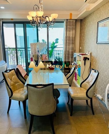 Giá thị trường chỉ 6.4 tỷ, bán chung cư có diện tích khoảng 148m2 vị trí cực kì thuận lợi ngay tại Tân Phú, Quận 7, tổng quan căn hộ có tất cả 3 phòng...