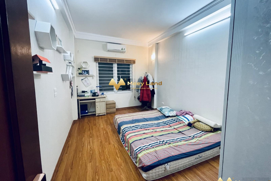 Cho thuê nhà dt quy đổi 35 m2 mặt tiền tọa lạc ngay trên Quận Hoàng Mai, Hà Nội giá rẻ từ 9 triệu/tháng, trong nhà tổng quan gồm 3 PN, 4 WC-01