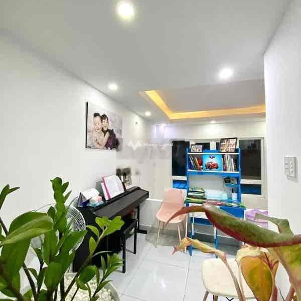 Bán nhà mặt tiền tọa lạc gần Phạm Văn Hai, Phường 5 bán ngay với giá siêu rẻ chỉ 2.73 tỷ có diện tích chính 49.8m2 căn nhà này 4 PN-01