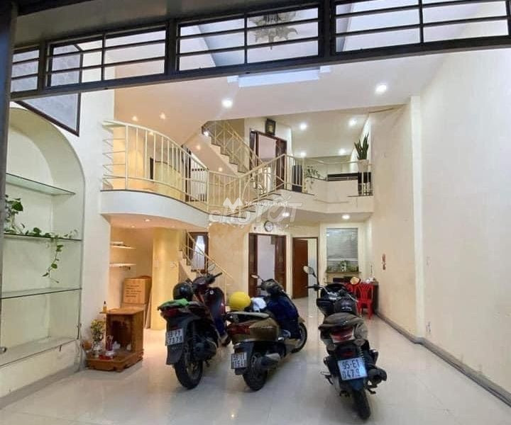Vị trí đặt tại trung tâm Quận 1, Hồ Chí Minh bán nhà bán ngay với giá ưu đãi từ 18.9 tỷ trong nhà này gồm có 4 PN-01