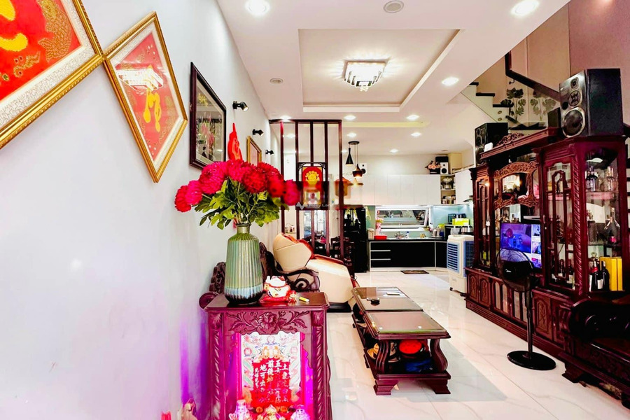 Thuộc dự án Lovera Park bán nhà vị trí đẹp nằm ở Phong Phú, Bình Chánh giá bán êm 6.49 tỷ có diện tích rộng 80m2 căn này gồm có 4 PN-01